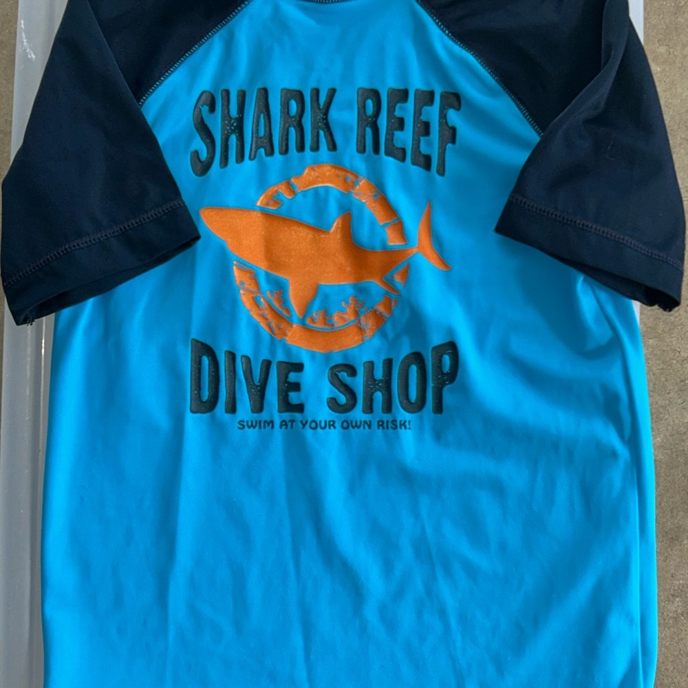 Boys Gymboree Bright Blue Seim shirt w shark graphic sz 8